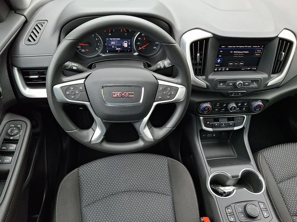 Used 2022 Cayenne Red Tintcoat GMC SLE image 11