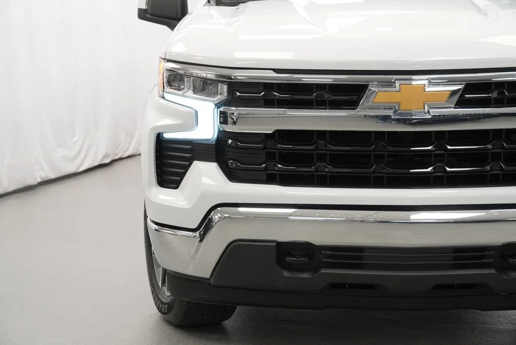 Used 2024 Summit White Chevrolet LT (2FL) image 33