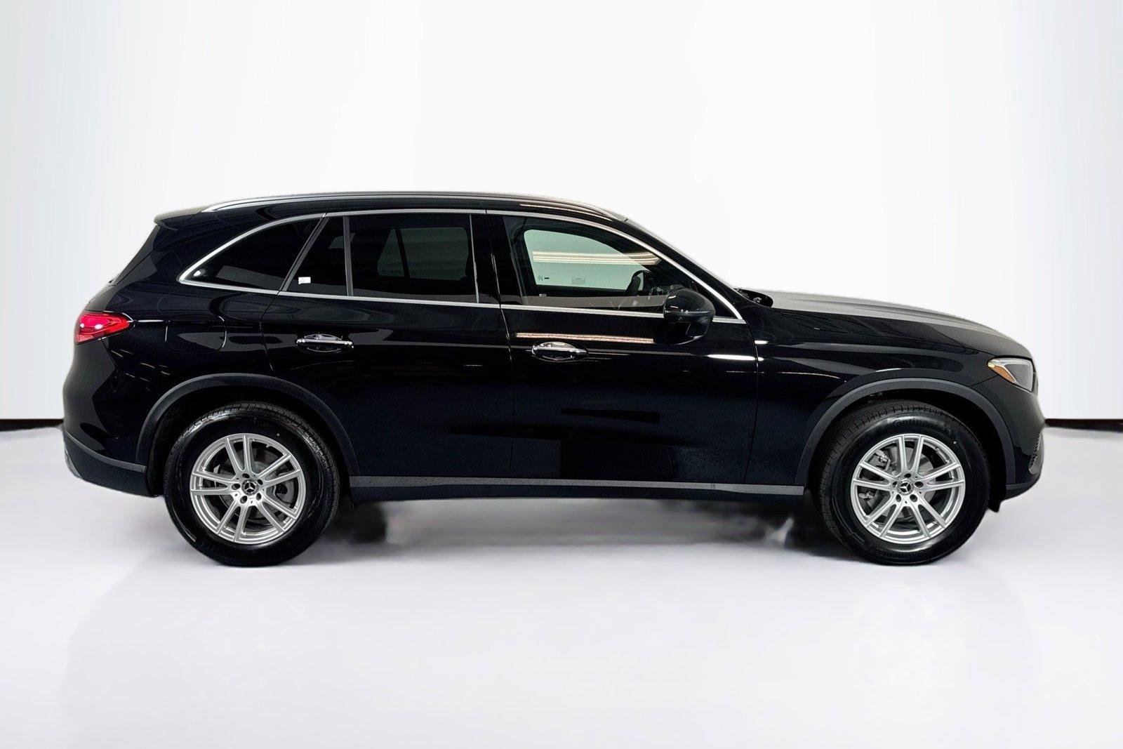 New 2026 Obsidian Black Metallic Mercedes-Benz GLC 300 image 4