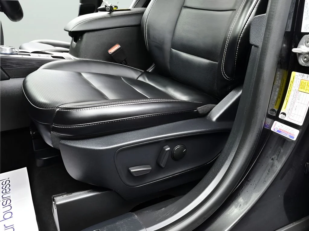 Used 2024 Agate Black Metallic Ford Platinum image 21