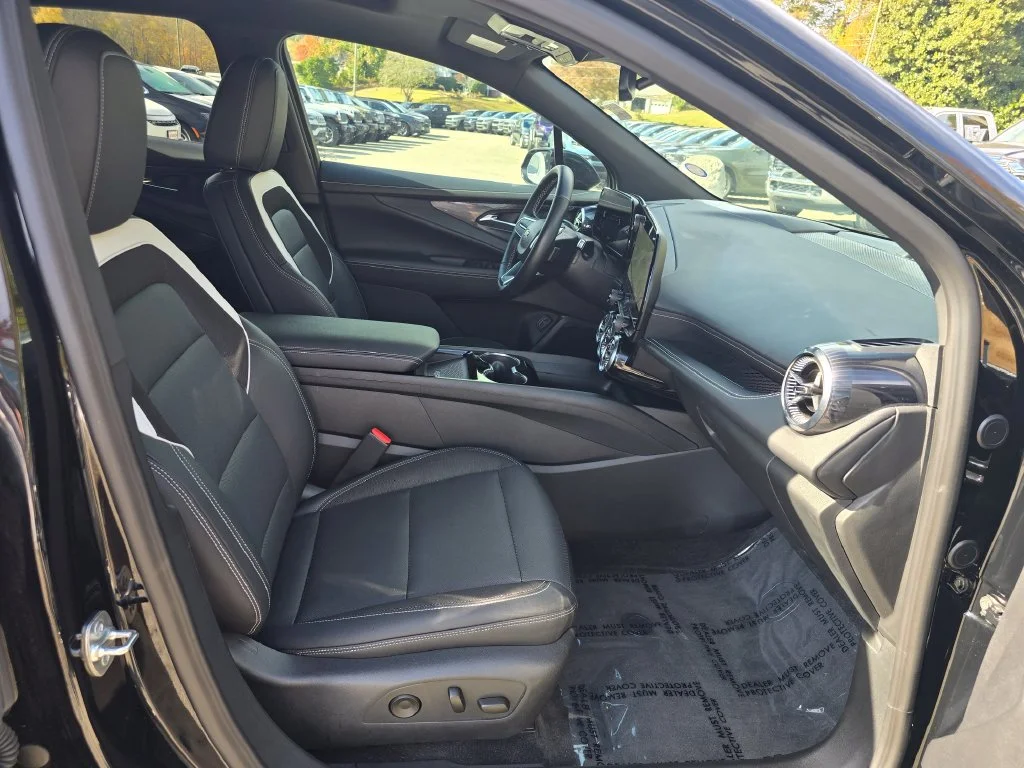 Used 2024 Black Chevrolet LT image 33