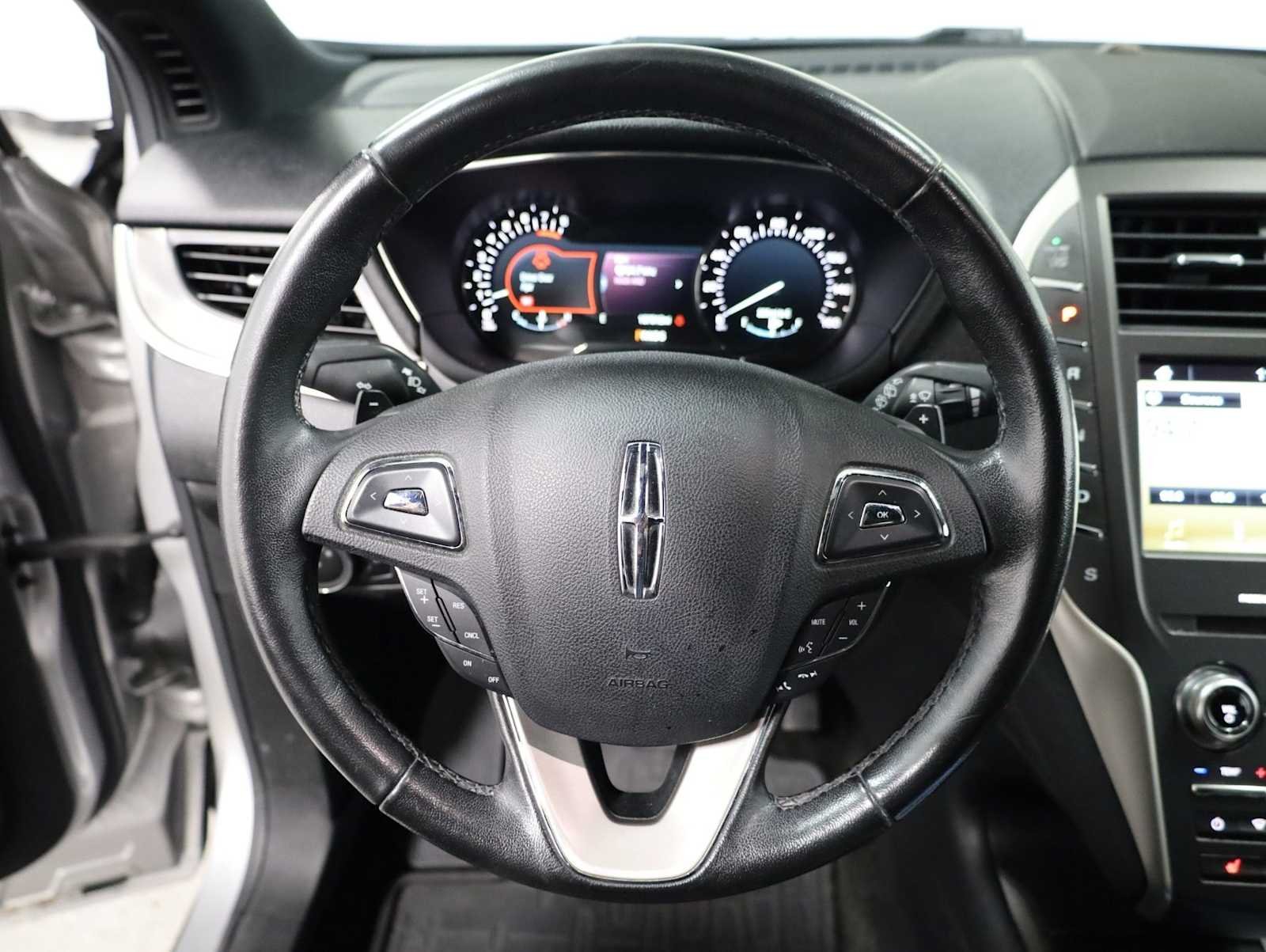 Used 2016 Ingot Silver Metallic Lincoln Premier image 22