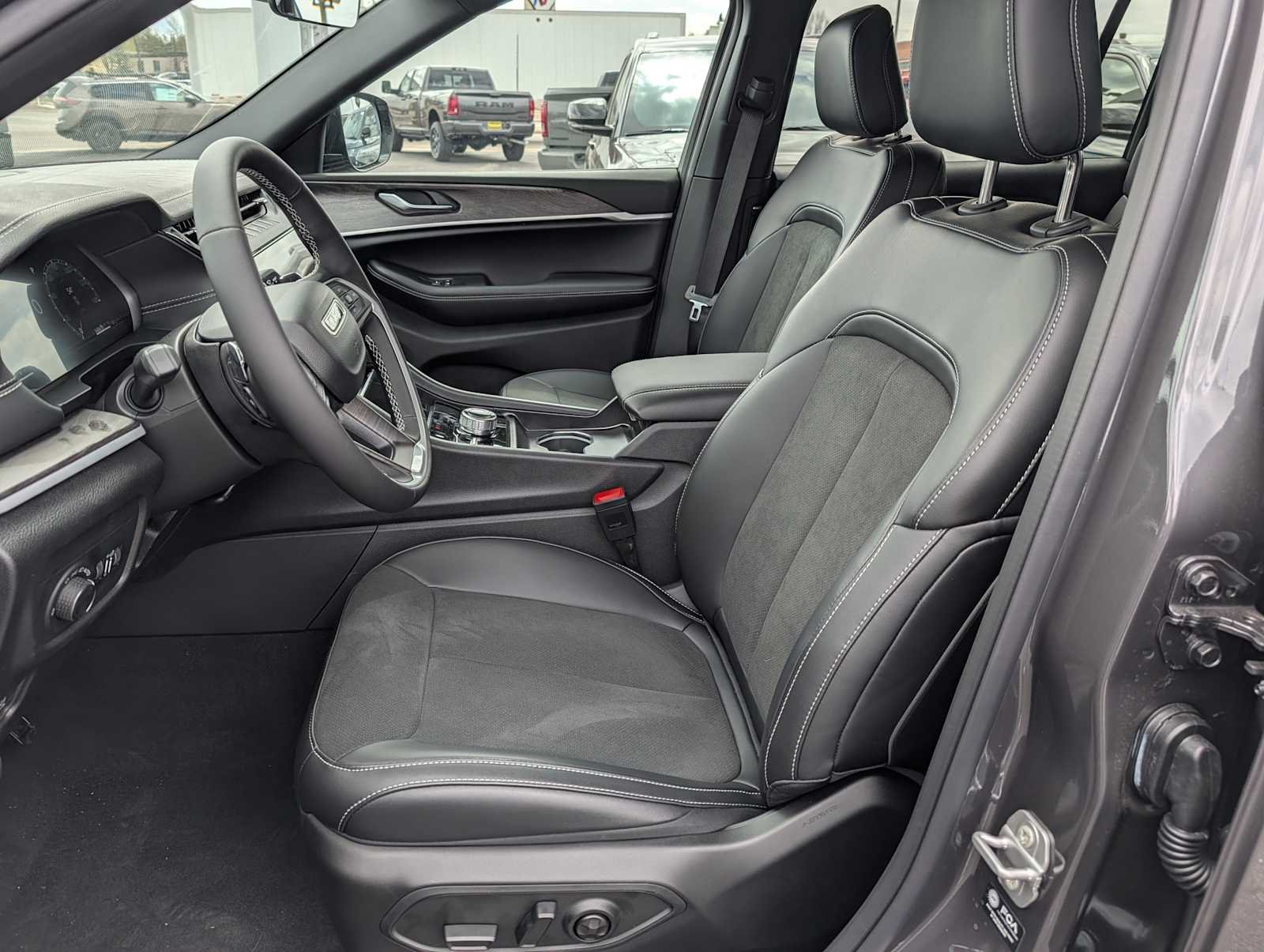 New 2026 Baltic Gray Metallic Clear-Coat Exterior Paint Jeep Laredo Altitude image 9