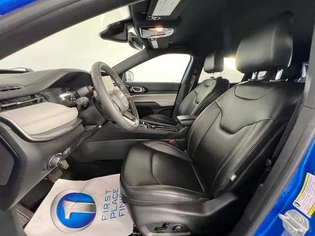 Used 2025 Blue Jeep Limited image 11