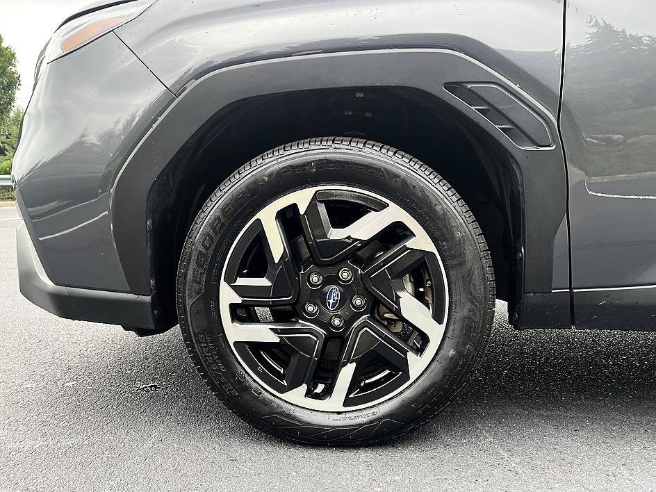 Used 2025 Magnetite Gray Metallic Subaru Limited image 8