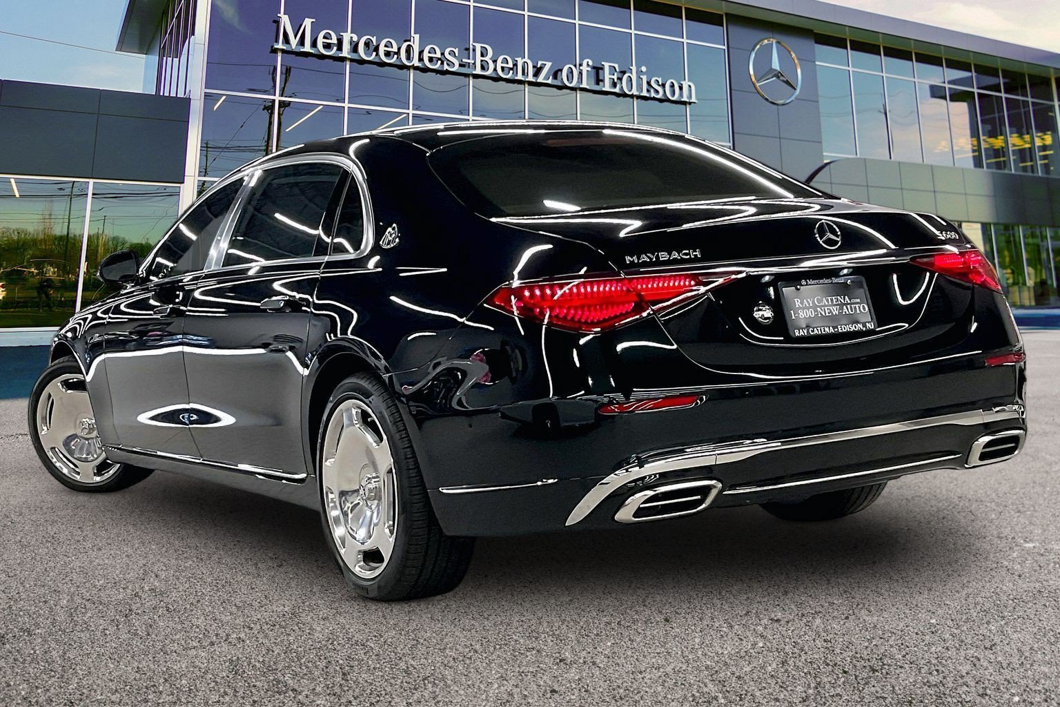 New 2026 Emerald Green Metallic Mercedes-Benz Maybach S 680 image 16