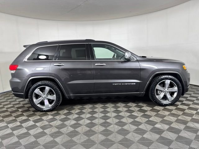 Used 2016 Crystal Metallic Jeep Overland image 2