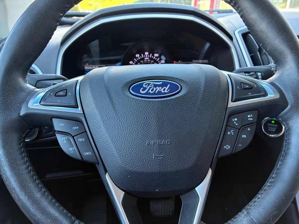 Used 2018 Shadow Black Ford SEL image 33