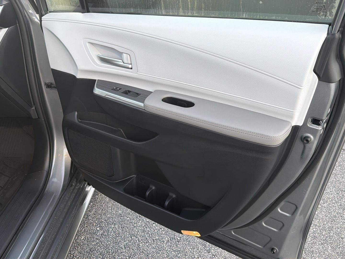 New 2026 Heavy Metal Toyota XLE 8-Passenger image 15
