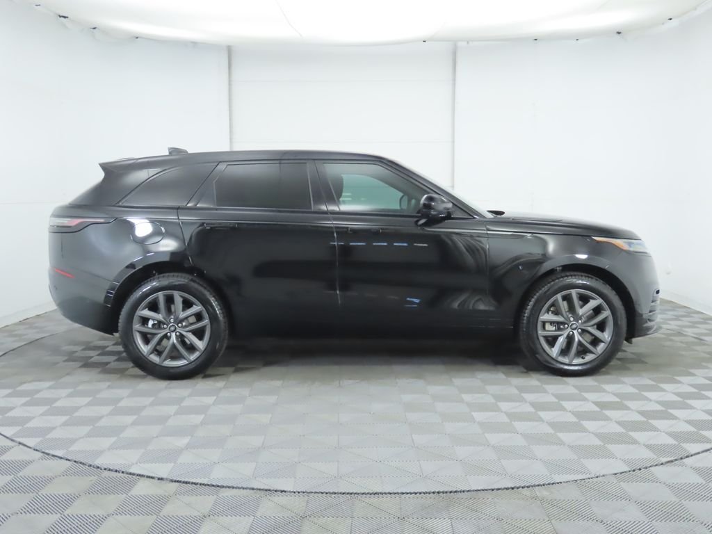 Used 2026 Santorini Black Metallic Land Rover Dynamic SE image 4