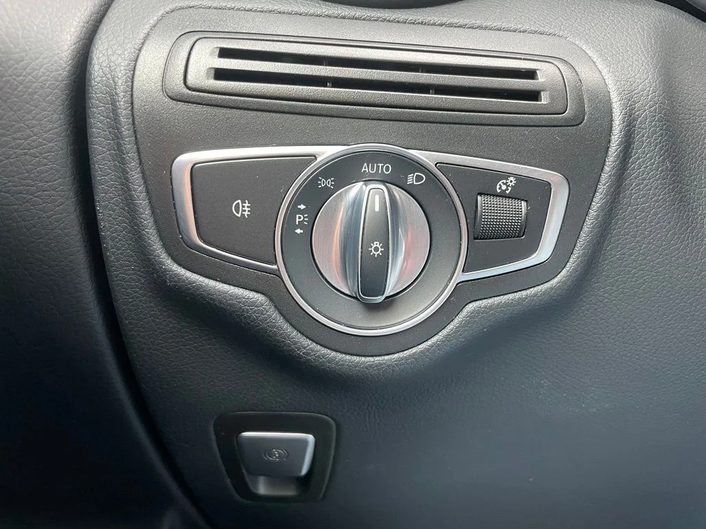 Used 2022 Black Mercedes-Benz GLC 300 image 48