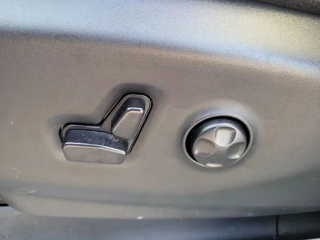 Used 2023 Granite Crystal M Chrysler Touring L image 19