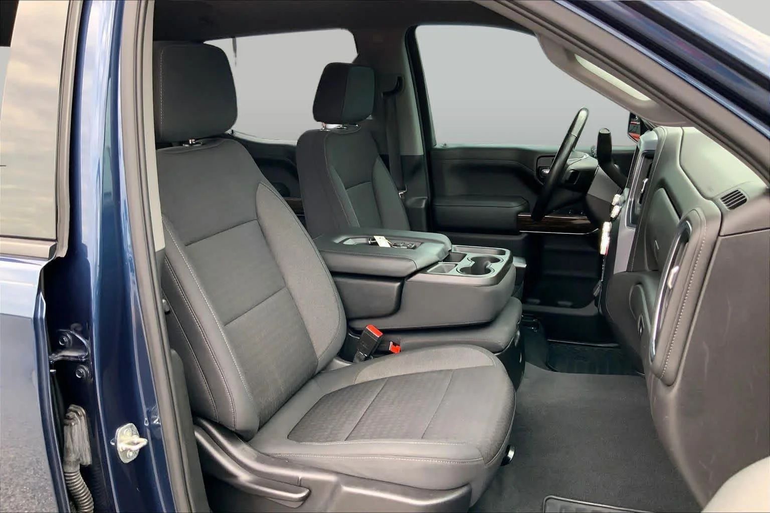 Used 2021 Pacific Blue Metallic GMC Elevation image 9