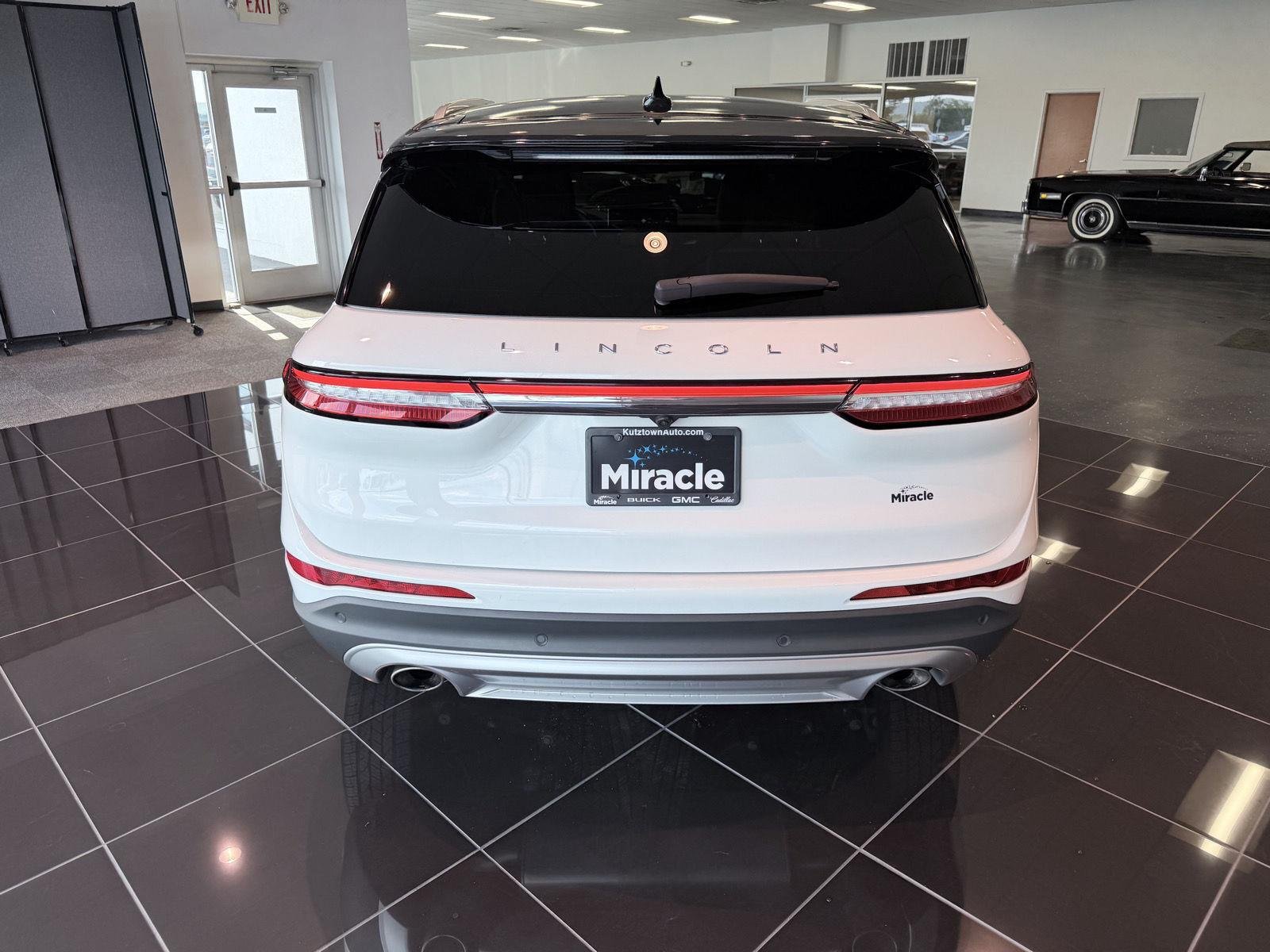 Used 2023 Pristine White Me Lincoln Reserve image 18