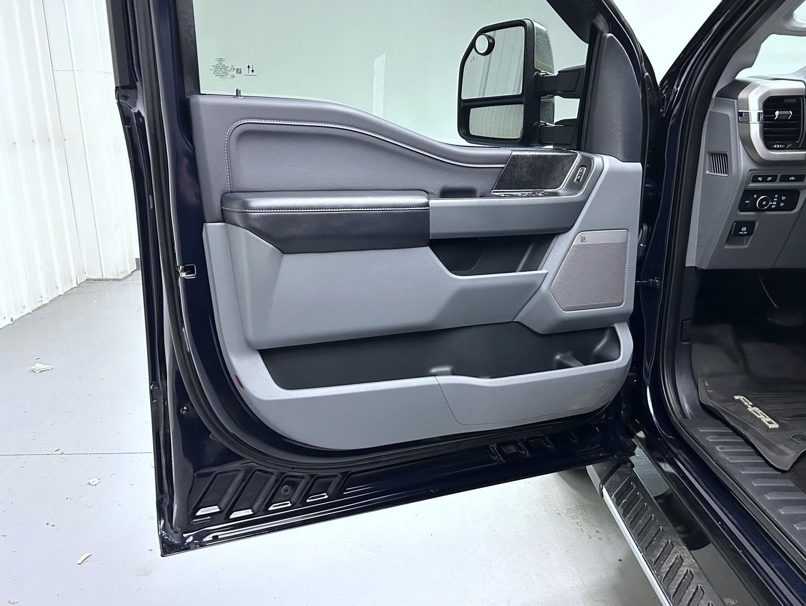 Used 2021 Blue Ford XLT image 9