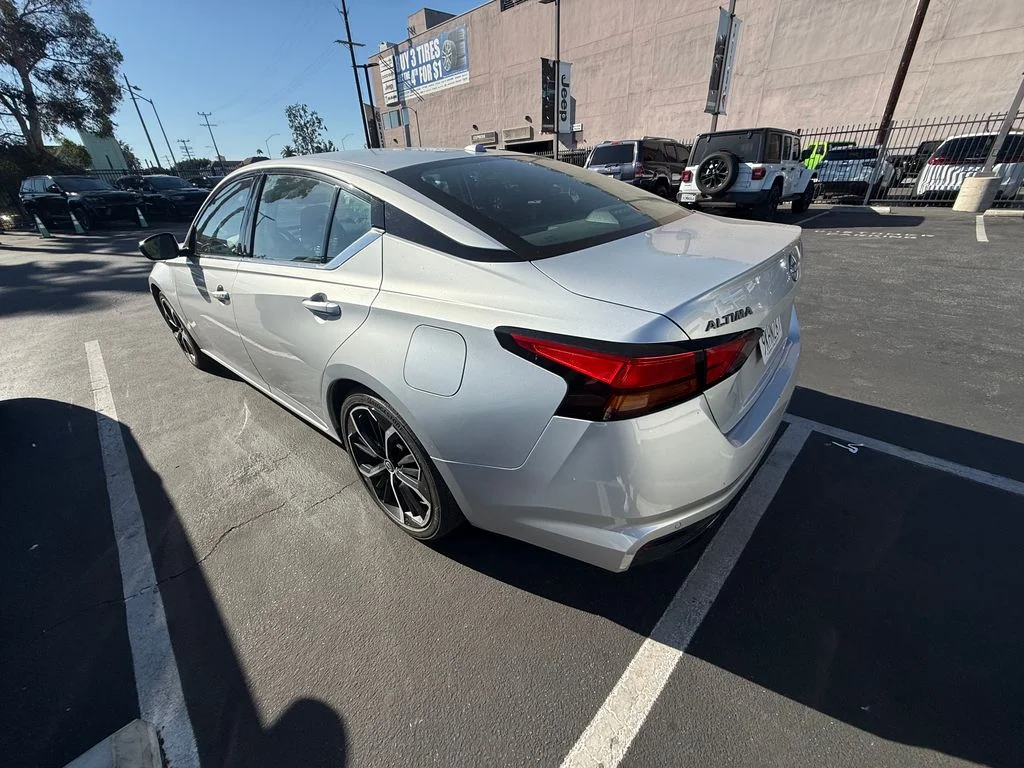 Used 2024 Silver Nissan 2.5 SR image 4