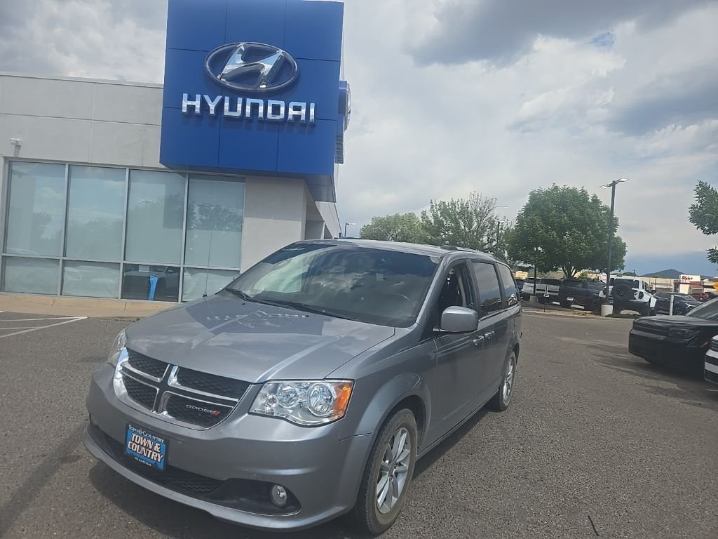 Used 2019 Silver Dodge SXT image 1