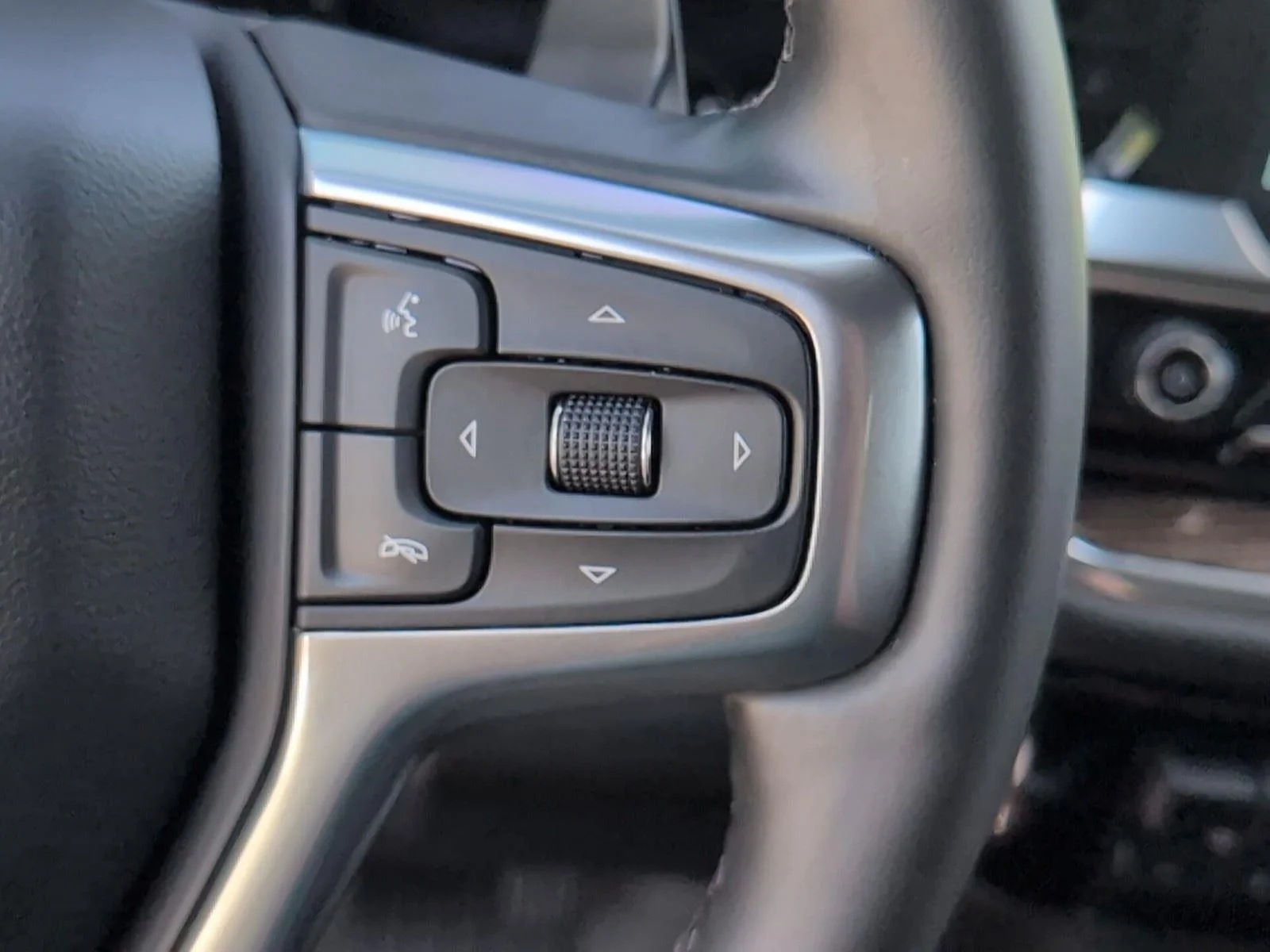 Used 2025 Summit White Chevrolet RST image 28