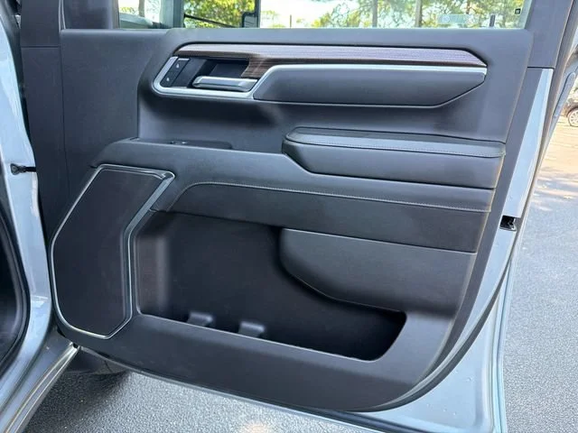 Used 2025 Sterling Gray Metallic Chevrolet LT DRW image 14