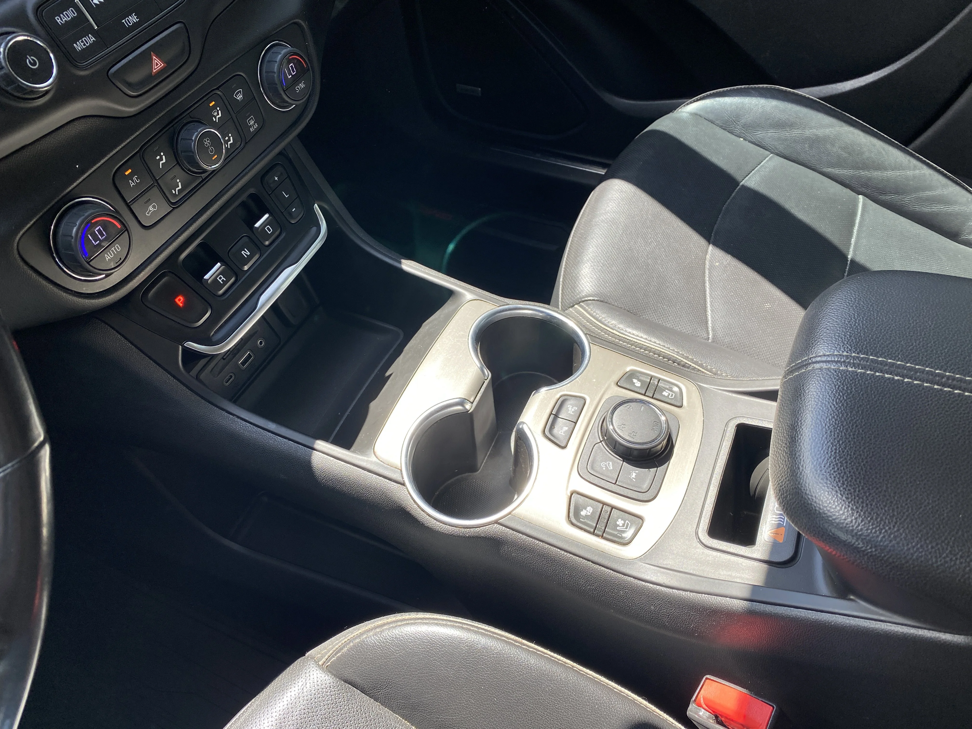 Used 2018 Black GMC Denali AWD image 19