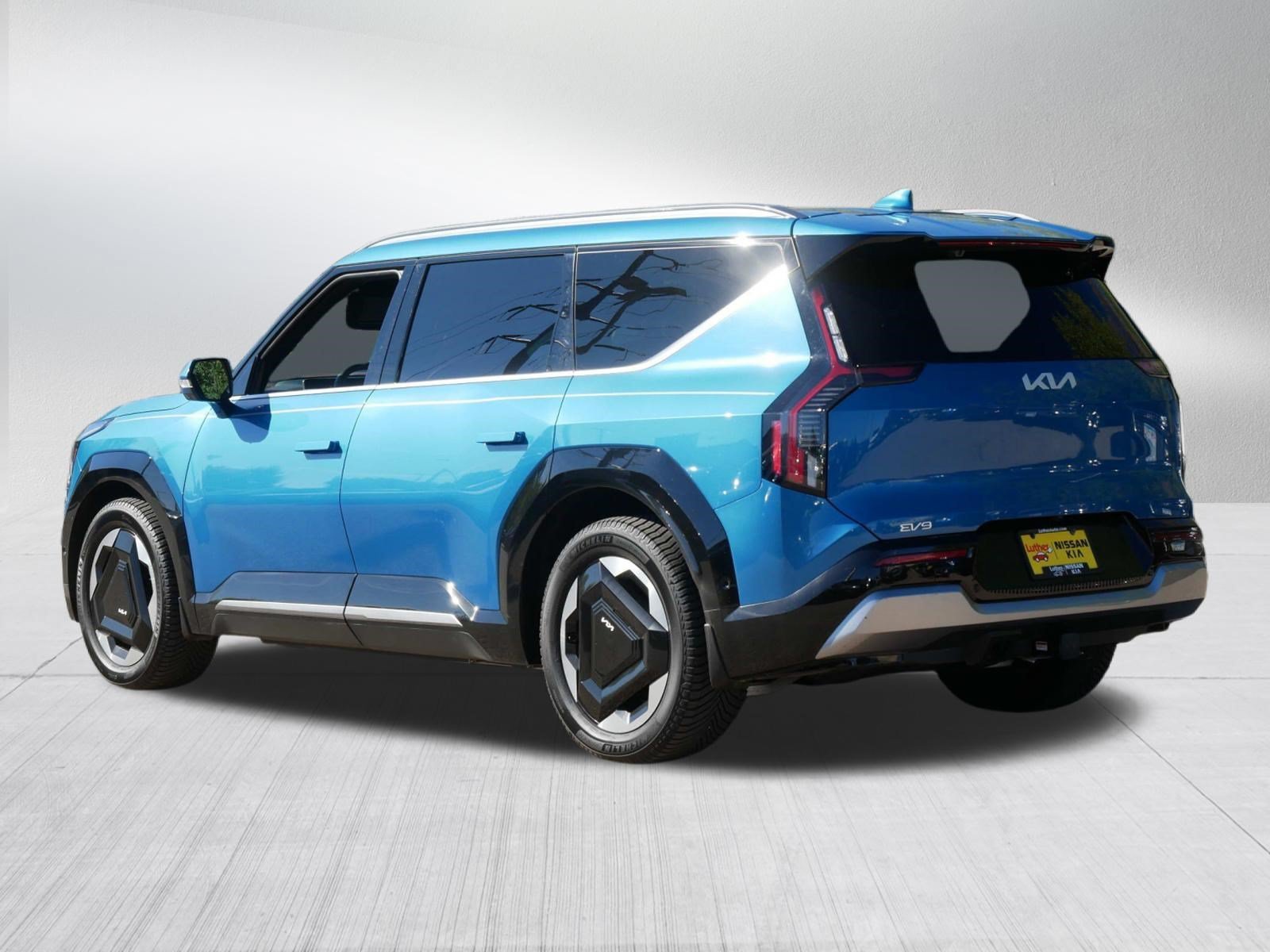 Certified Used 2024 Ocean Blue Kia Land image 5