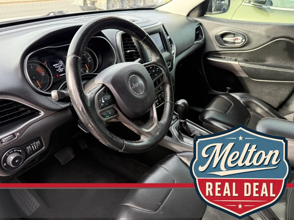 Used 2019 Silver Jeep Latitude Plus image 19