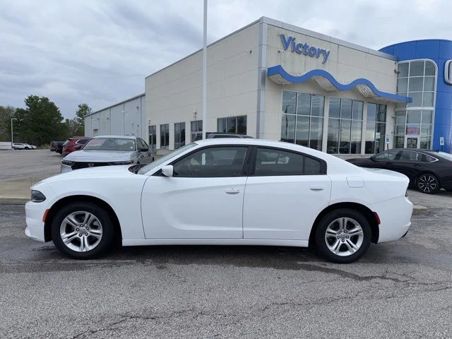 Used 2022 White Dodge SXT image 8
