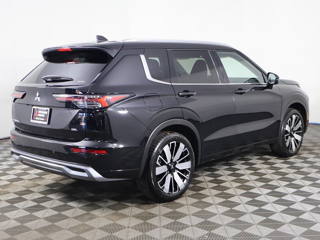 2025 Mitsubishi Outlander SEL - Photo 14