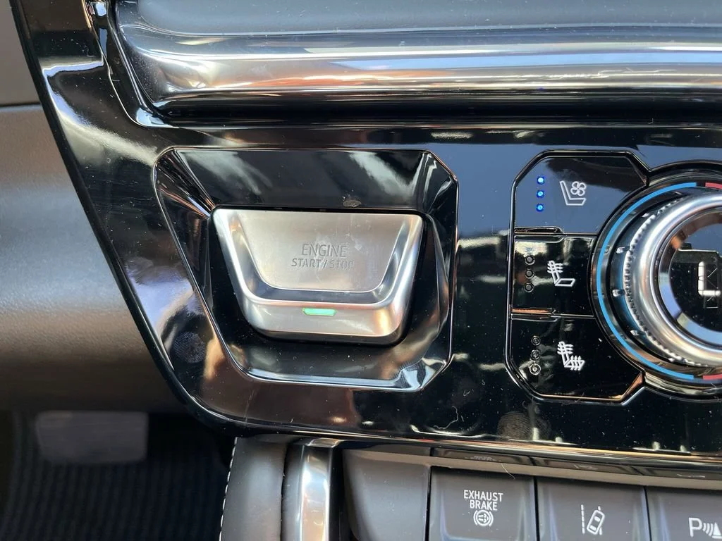 2025 GMC Sierra 3500HD Denali Ultimate - Photo 17