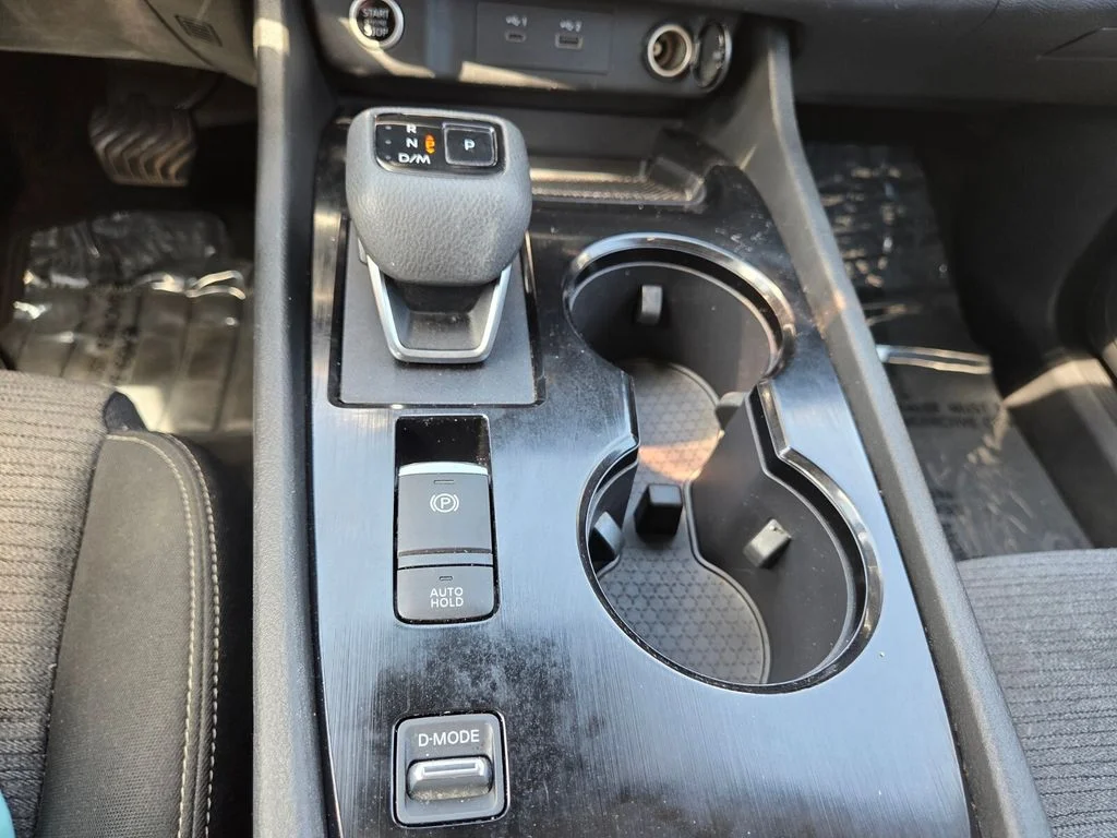 Used 2023 White Nissan SV image 18