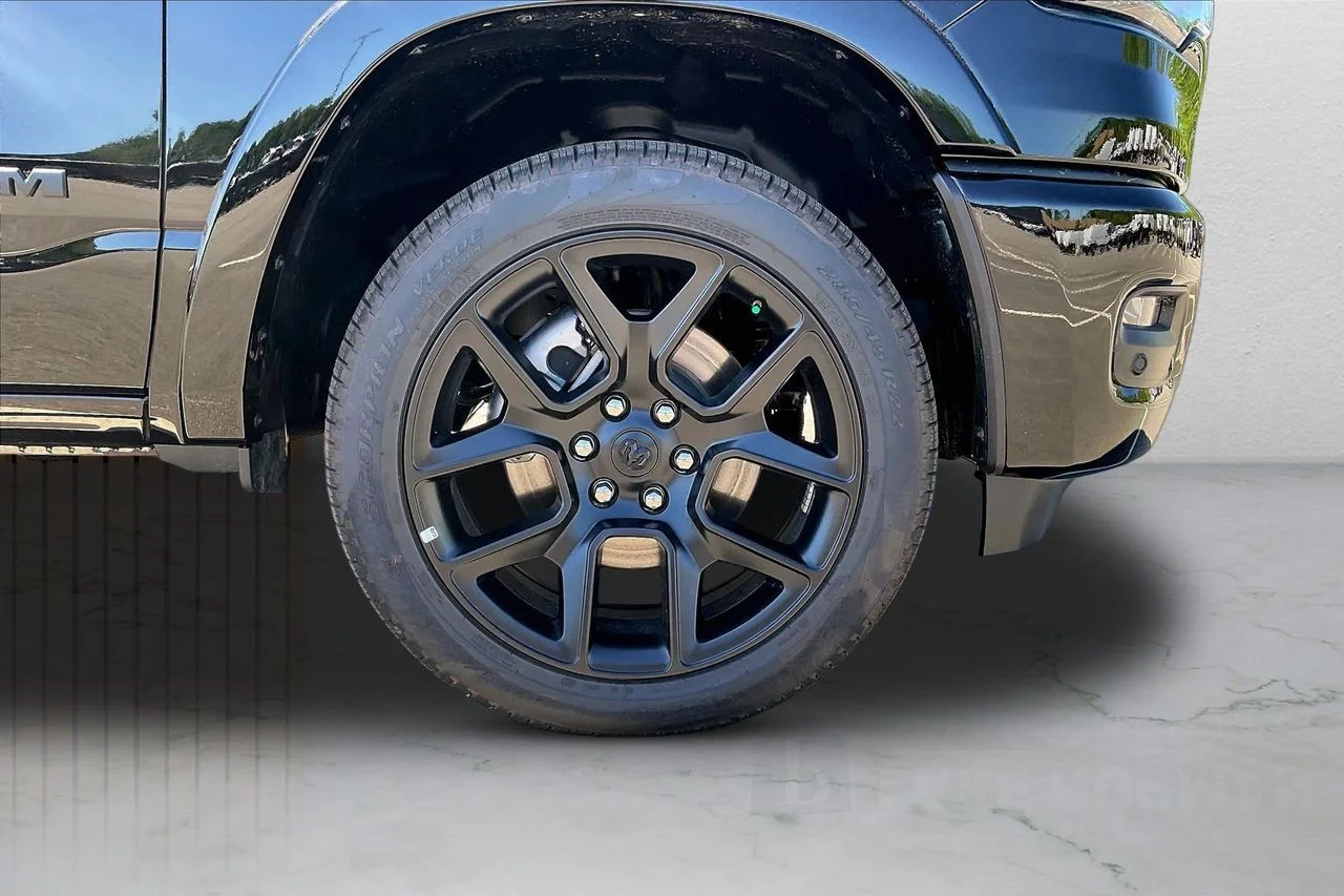 New 2026 Diamond Black Crystal Pearl-Coat Exterior Paint RAM Laramie image 35