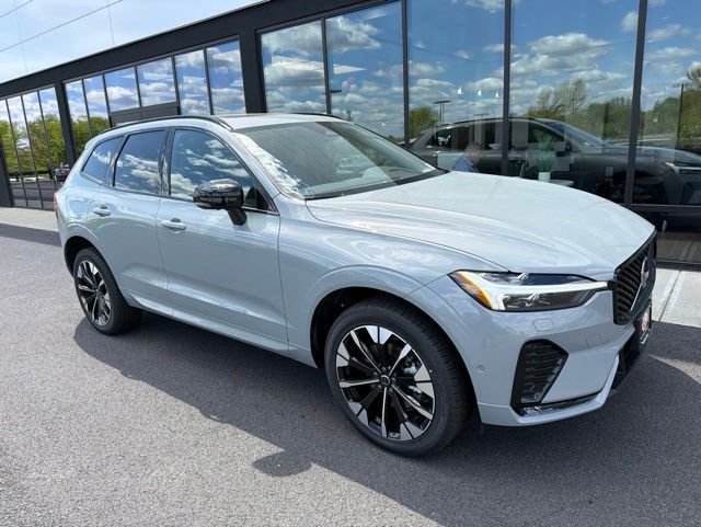 2026 Volvo XC60 B5 Plus Dark AWD's photo