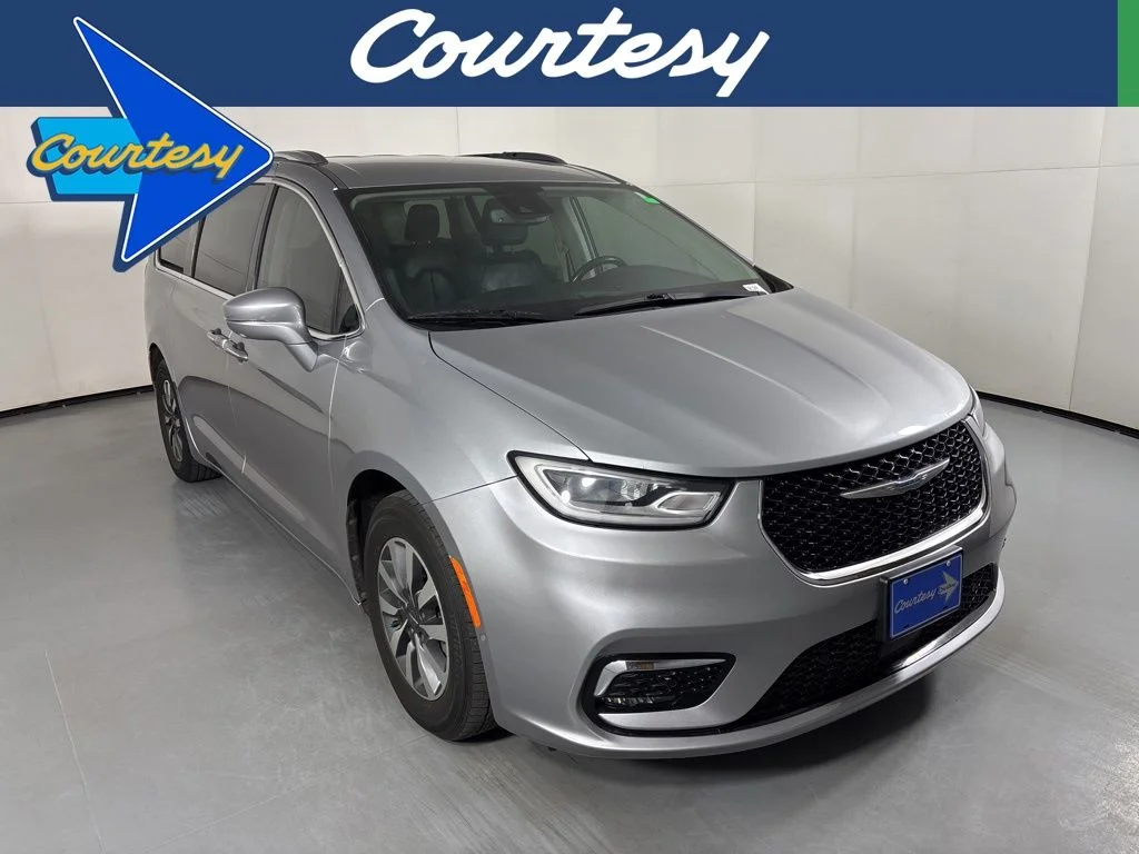 2021 Chrysler Pacifica Hybrid Touring L Hybrid's photo