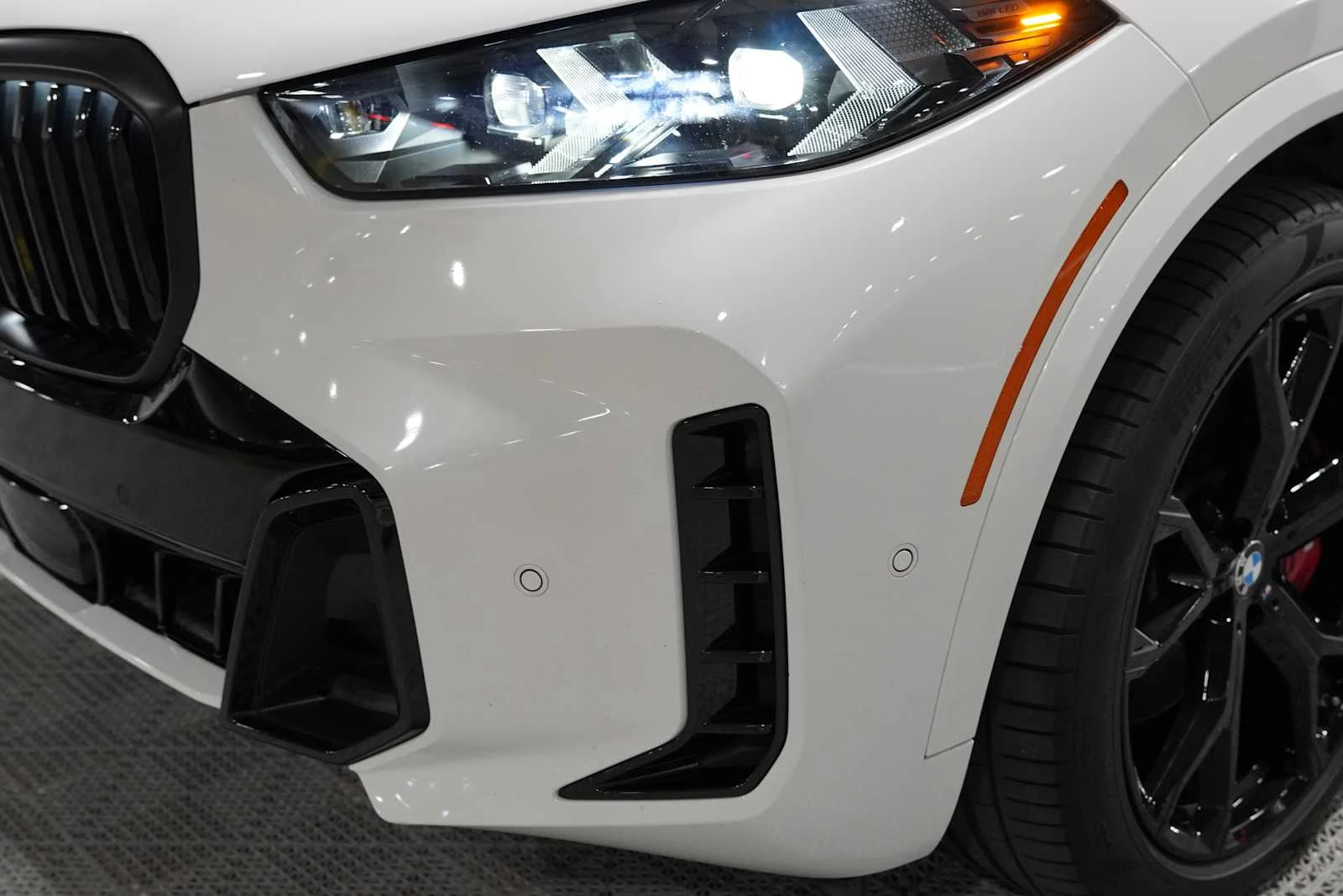 Certified Used 2024 Alpine White BMW xDrive40i image 7