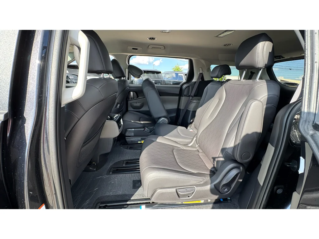 New 2027 Gry Kia LX image 24