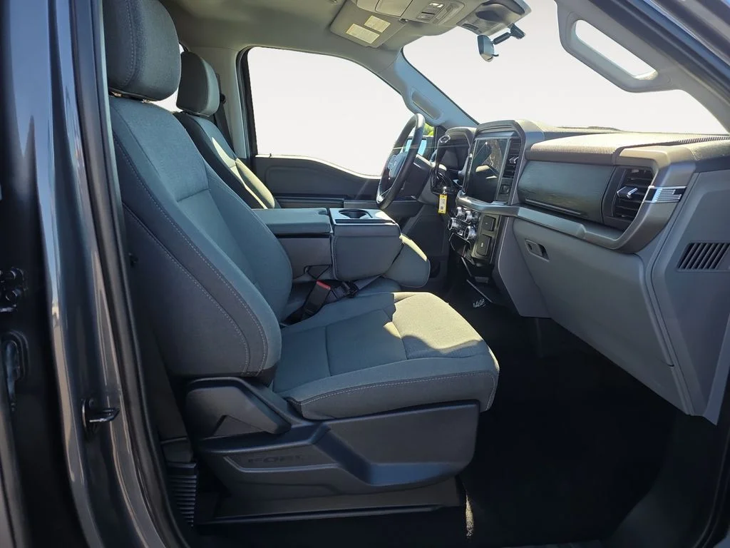 2025 Ford F-150 XLT - Photo 10