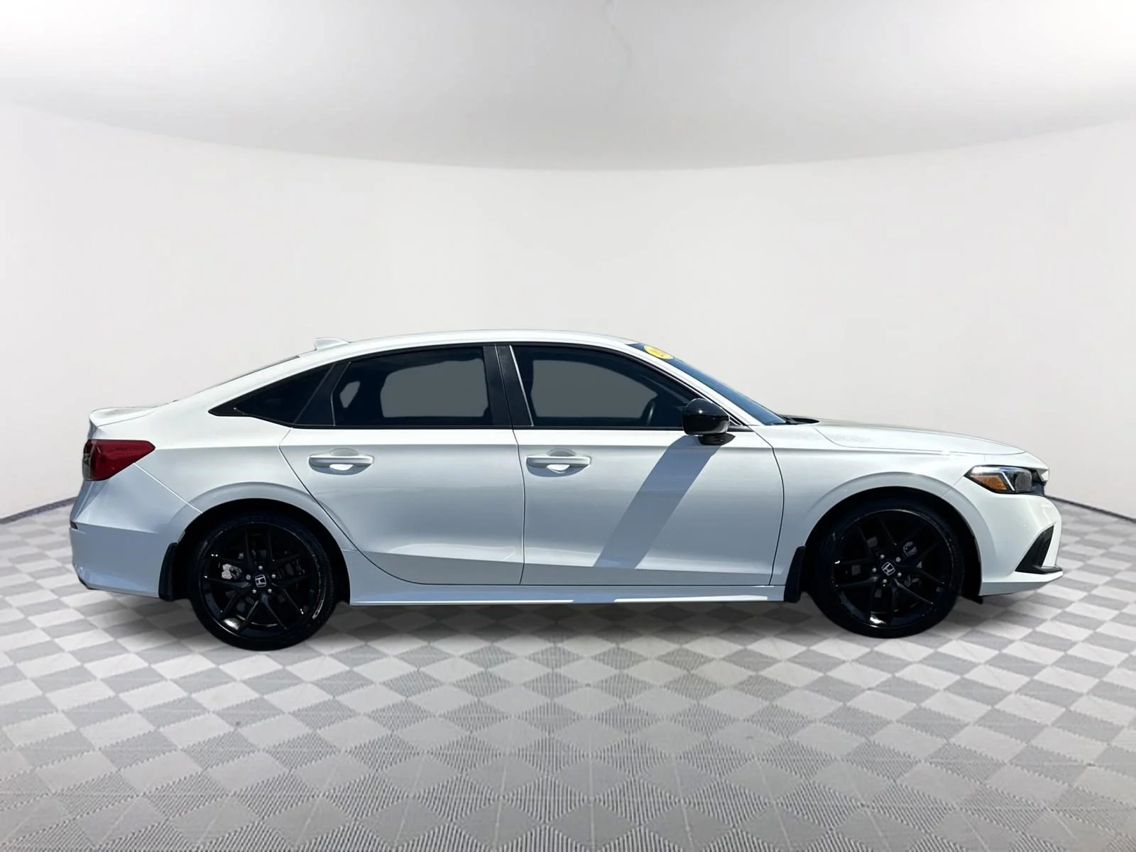 Used 2024 Platinum White Pearl Honda Sport image 4