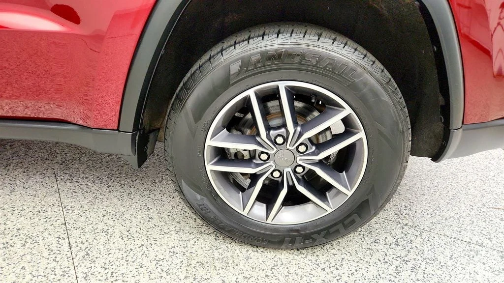 Used 2019 Velvet Red Pearlcoat Jeep Limited 4x2 image 9