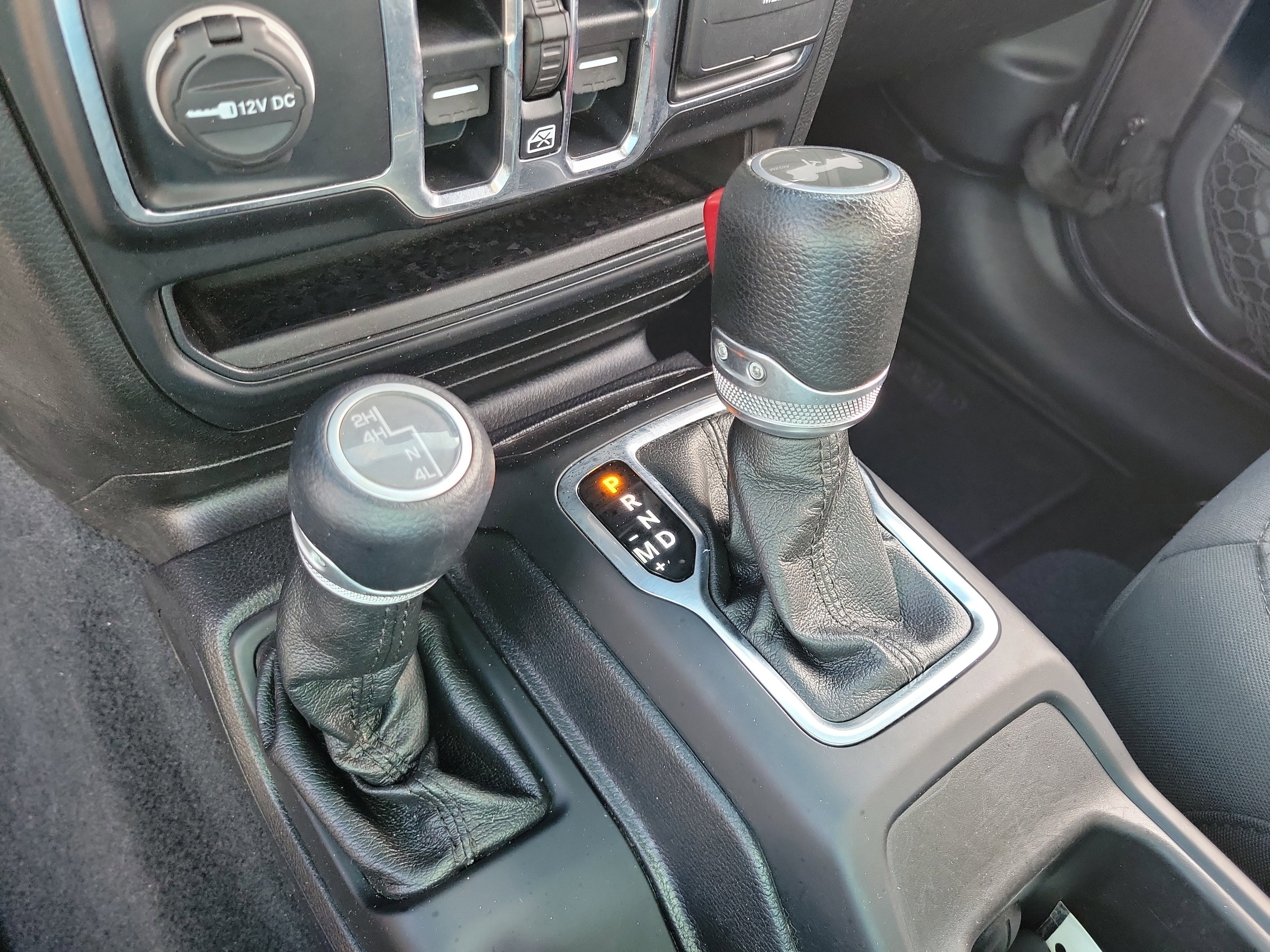 Used 2020 Granite Crystal Metallic Clearcoat Jeep Sport S image 27