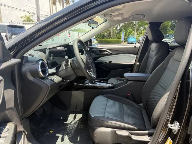 New 2026 Mosaic Black Metallic Chevrolet LT image 5