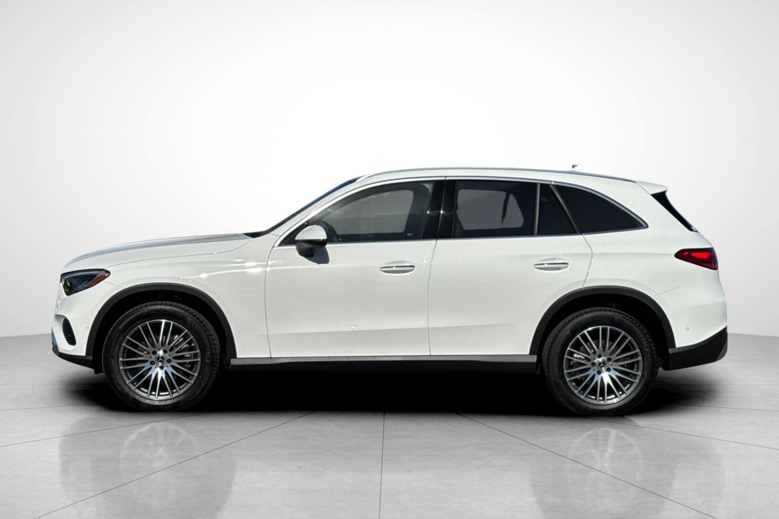 New 2027 Polar White Mercedes-Benz GLC 300 image 32