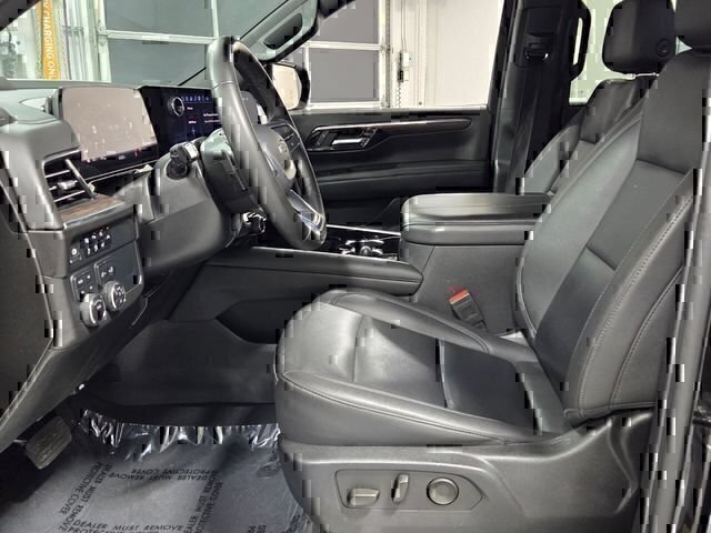 Used 2025 Black Chevrolet Z71 image 5