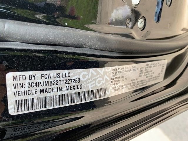 New 2026 Diamond Black Crystal Pearl-Coat Exterior Paint Jeep Laredo image 19