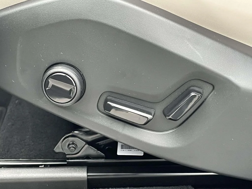 New 2026 Vapour Grey Volvo Plus image 8