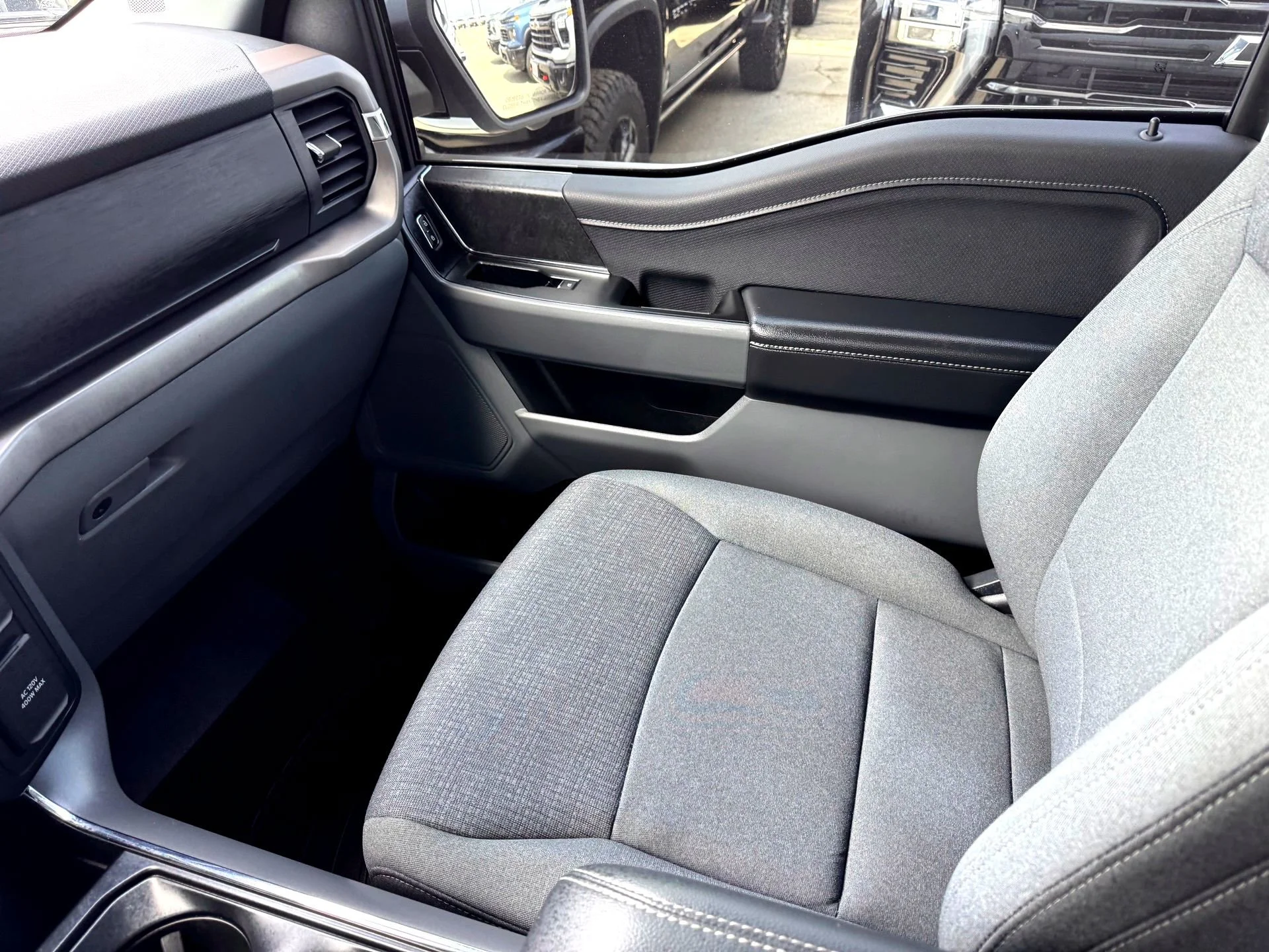 Used 2024  Ford XLT image 27