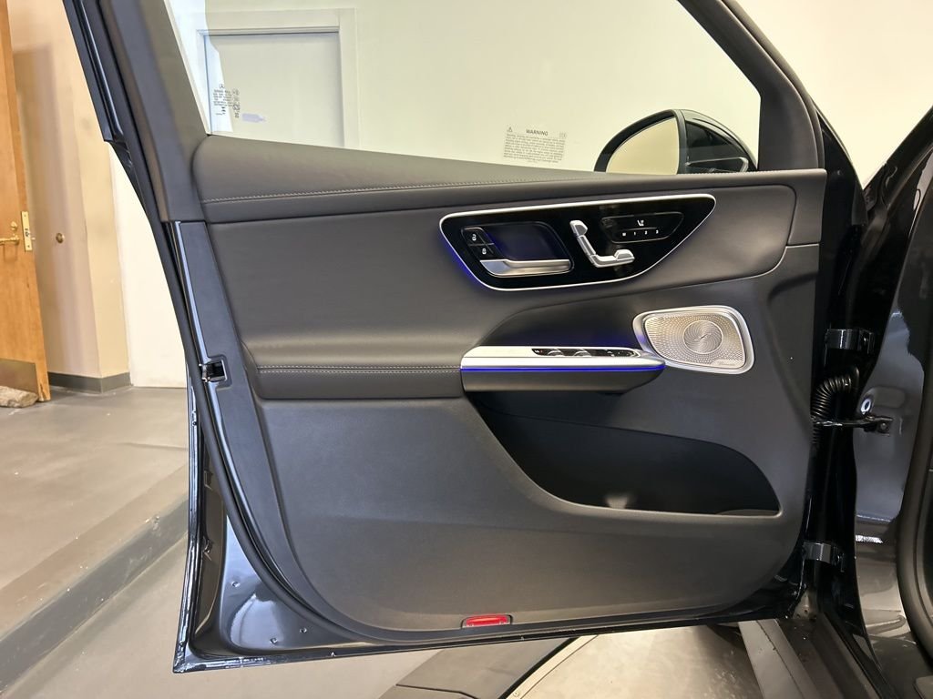 Used 2026 Graphite Grey Metallic Mercedes-Benz GLC 300 image 11