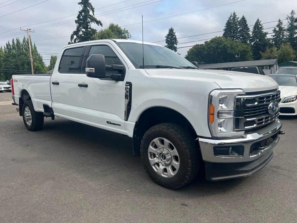 Used 2023  Ford  image 1