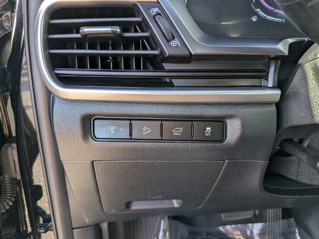 Used 2025 Black Kia S image 27