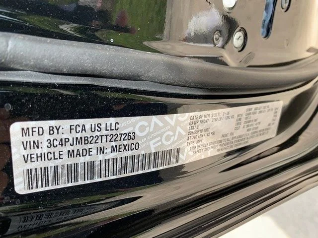 New 2026 Diamond Black Crystal Pearlcoat Jeep Laredo image 19