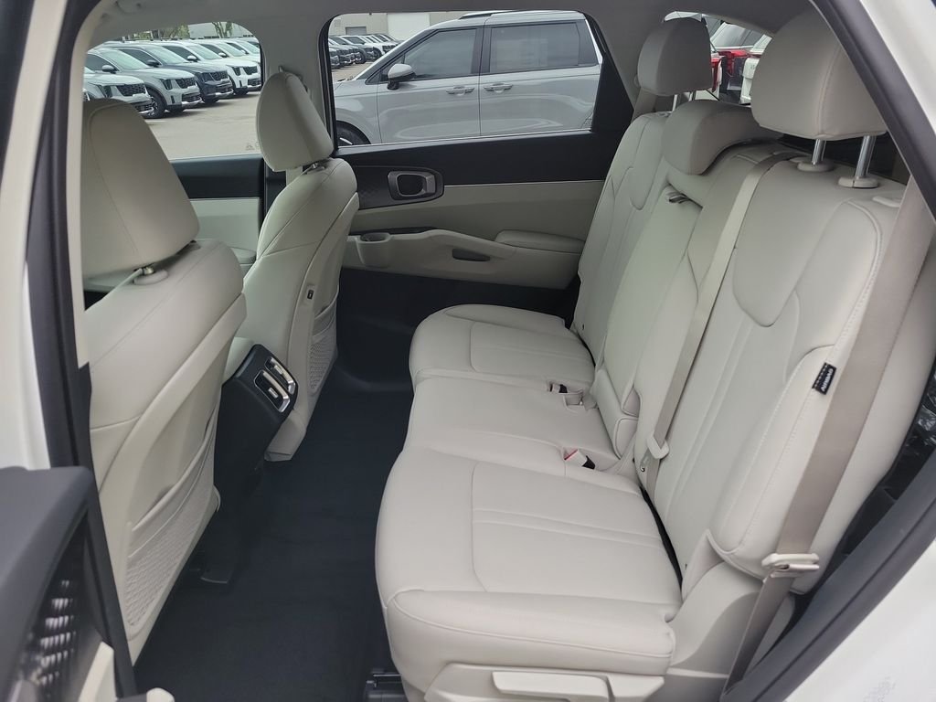 New 2026 Snow White Pearl Kia EX image 16